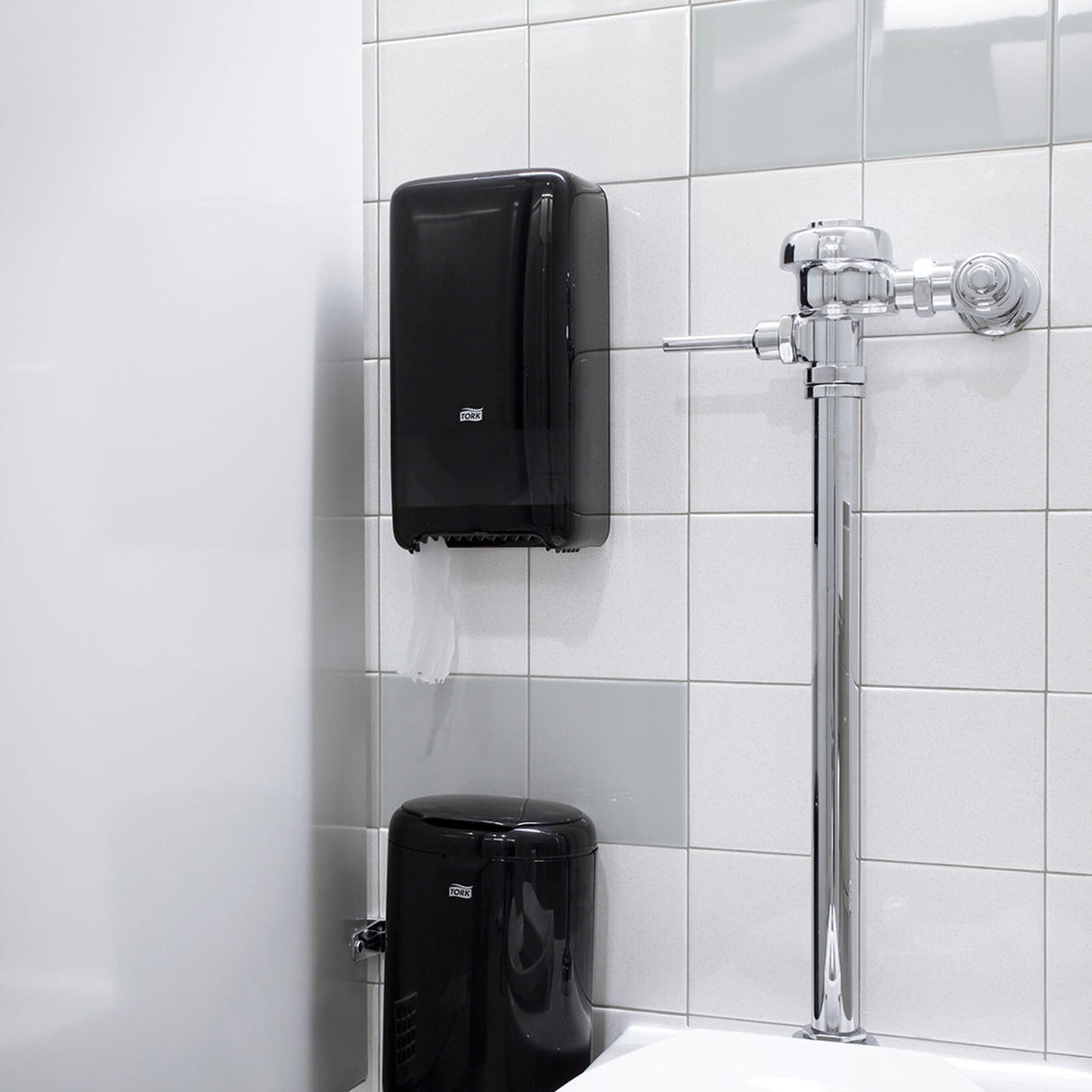 Tork Elevation Doppelrollenspender T6 für Midi-Toilettenpapier, mit automatischem Rollenwechsel – Ansicht 7