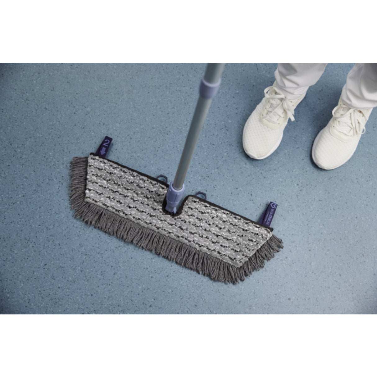 Vileda Professional Swep Duo r-MicroCombi Pro Mop – doppelseitiger Microfasermopp mit Wabenflor-Struktur – Ansicht 3