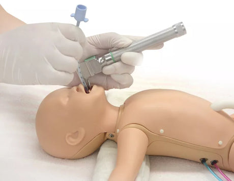 Erler-Zimmer Erweiterte Neugeborenen Pflege- und Notfallpuppe „Plus II“